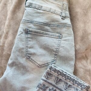 Oak & Poppy Capri Jeans Embroidery Leg Cuff  Size 2